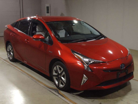 2016 Toyota Prius ZVW55[2]