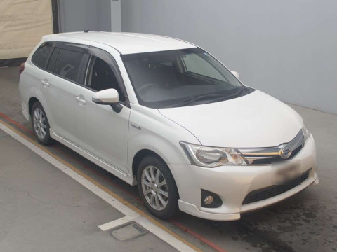 2013 Toyota Corolla Fielder NKE165G[2]