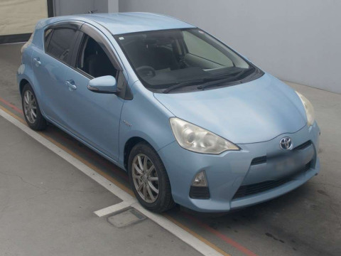 2012 Toyota Aqua NHP10[2]