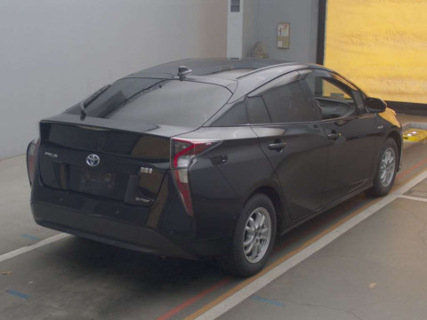 2016 Toyota Prius ZVW55[1]