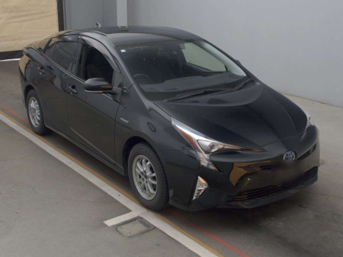 2016 Toyota Prius ZVW55[2]