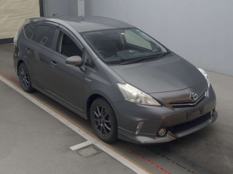 2012 Toyota Prius alpha ZVW41W[2]