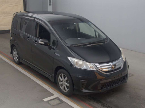 2013 Honda Freed hybrid GP3[2]