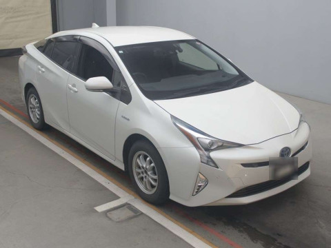 2018 Toyota Prius ZVW55[2]