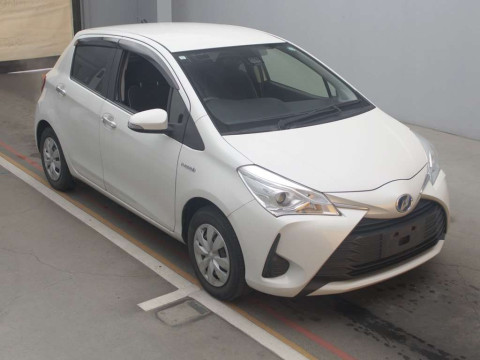 2017 Toyota Vitz NHP130[2]