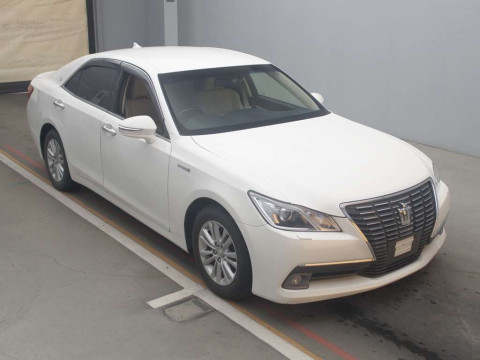 2013 Toyota Crown Hybrid AWS210[2]