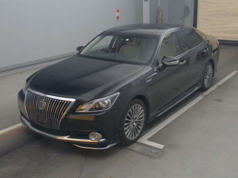 2014 Toyota Crown Majesta GWS214[0]