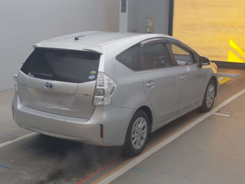 2013 Toyota Prius alpha ZVW41W[1]