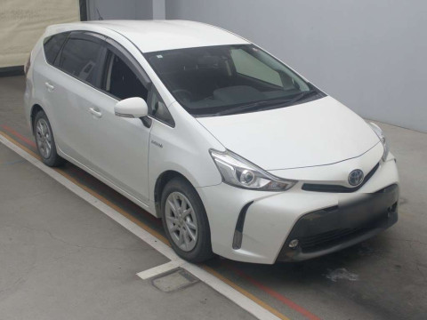 2017 Toyota Prius alpha ZVW41W[2]