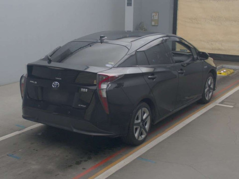 2016 Toyota Prius ZVW55[1]