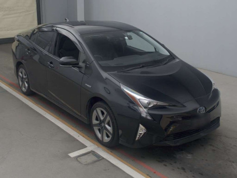 2016 Toyota Prius ZVW55[2]