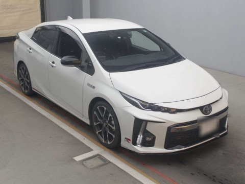 2018 Toyota Prius PHV ZVW52[2]