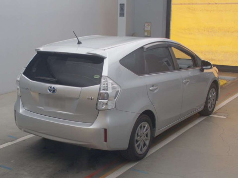 2013 Toyota Prius alpha ZVW41W[1]