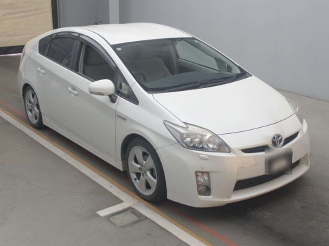 2011 Toyota Prius ZVW30[2]