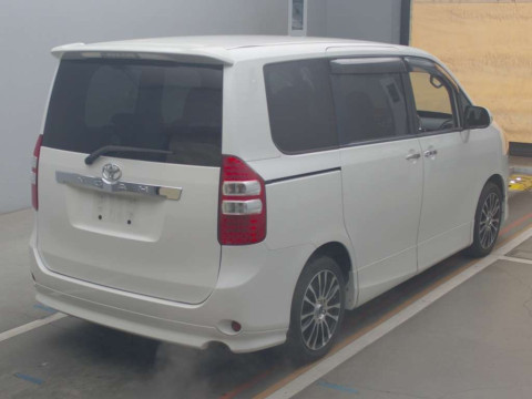 2012 Toyota Noah ZRR70G[1]