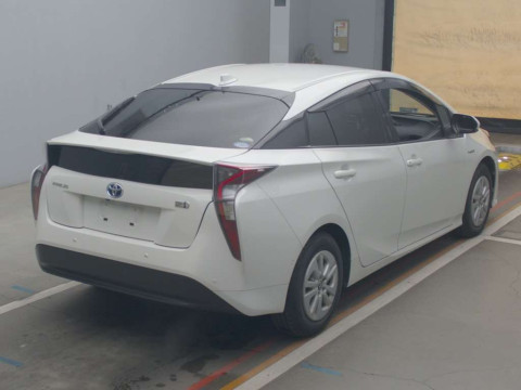 2016 Toyota Prius ZVW50[1]