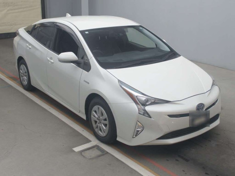 2016 Toyota Prius ZVW50[2]