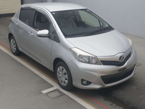 2013 Toyota Vitz NSP130[2]