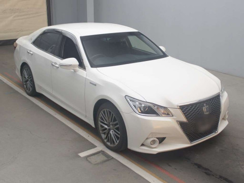 2013 Toyota Crown Hybrid AWS210[2]