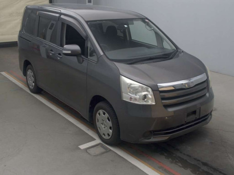 2008 Toyota Noah ZRR70G[2]