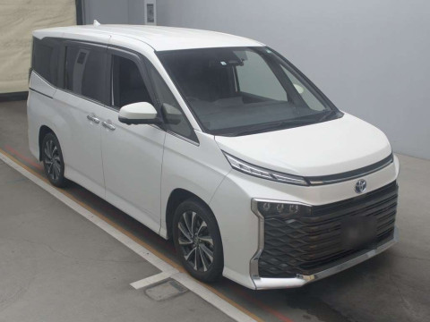 2022 Toyota Voxy ZWR90W[2]