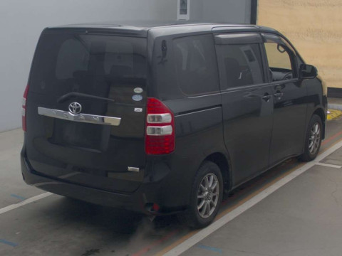 2012 Toyota Noah ZRR70G[1]