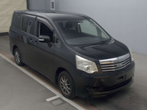 2012 Toyota Noah ZRR70G[2]