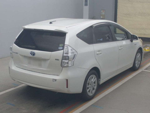 2012 Toyota Prius alpha ZVW41W[1]