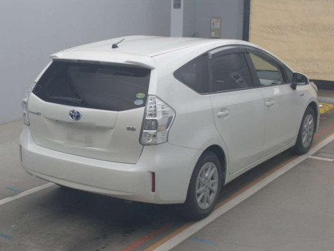 2012 Toyota Prius alpha ZVW40W[1]