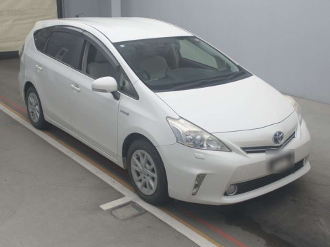 2012 Toyota Prius alpha ZVW40W[2]