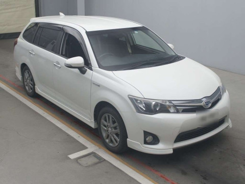 2013 Toyota Corolla Fielder NKE165G[2]