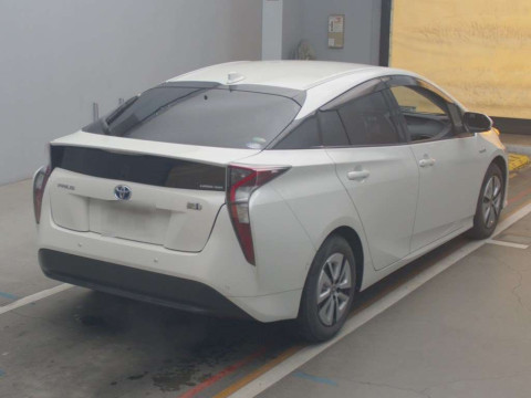 2018 Toyota Prius ZVW51[1]