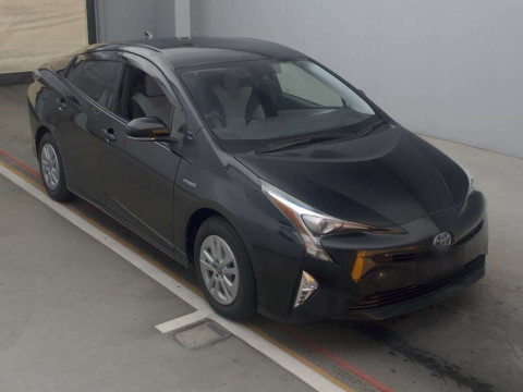 2016 Toyota Prius ZVW50[2]