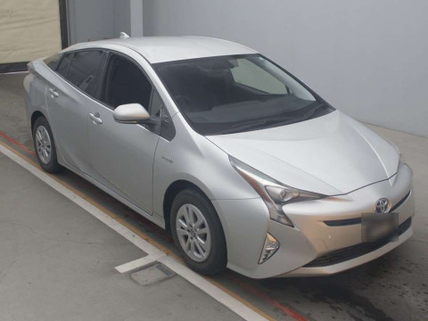 2016 Toyota Prius ZVW55[2]