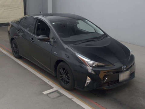 2017 Toyota Prius ZVW51[2]