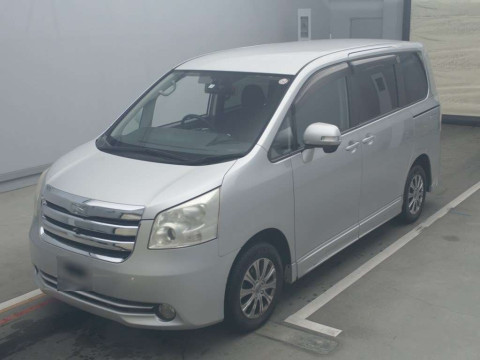 2007 Toyota Noah ZRR70G[0]