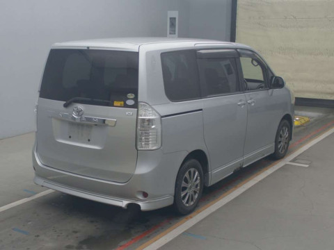 2007 Toyota Noah ZRR70G[1]