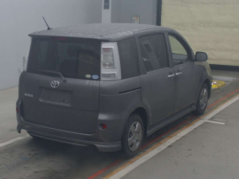 2011 Toyota Sienta NCP81G[1]