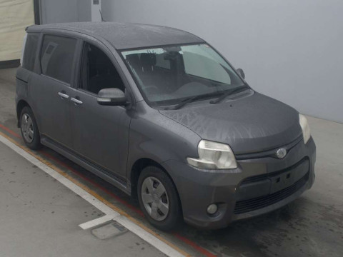 2011 Toyota Sienta NCP81G[2]