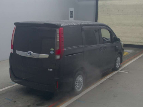 2014 Toyota Noah ZWR80G[1]