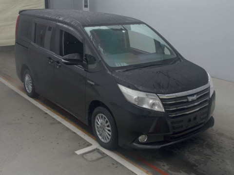 2014 Toyota Noah ZWR80G[2]