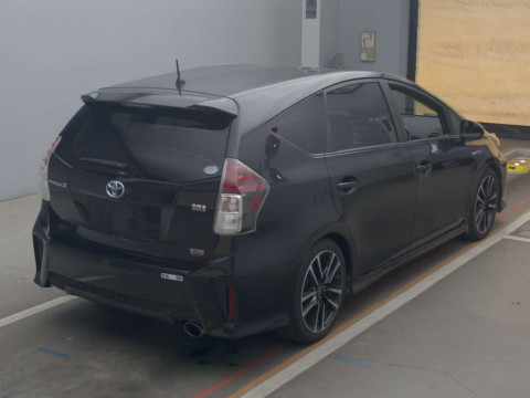 2015 Toyota Prius alpha ZVW40W[1]