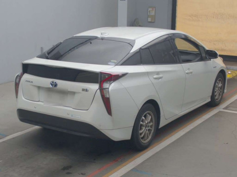 2017 Toyota Prius ZVW50[1]