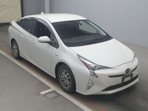 2017 Toyota Prius ZVW50[2]