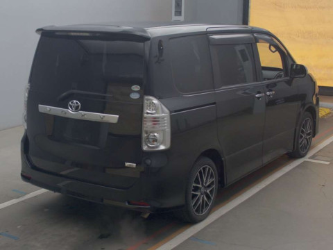 2009 Toyota Voxy ZRR70W[1]