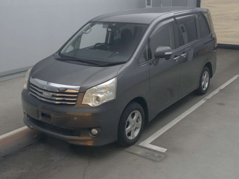 2011 Toyota Noah ZRR70G[0]