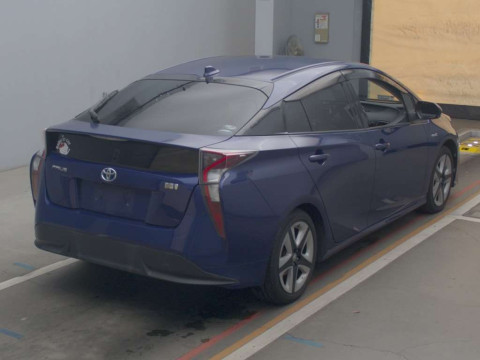 2016 Toyota Prius ZVW50[1]