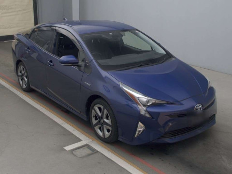 2016 Toyota Prius ZVW50[2]