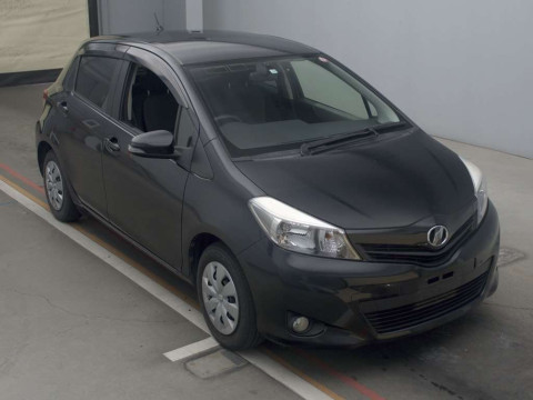 2013 Toyota Vitz NSP130[2]