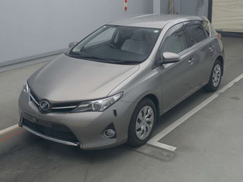 2013 Toyota Auris NZE181H[0]